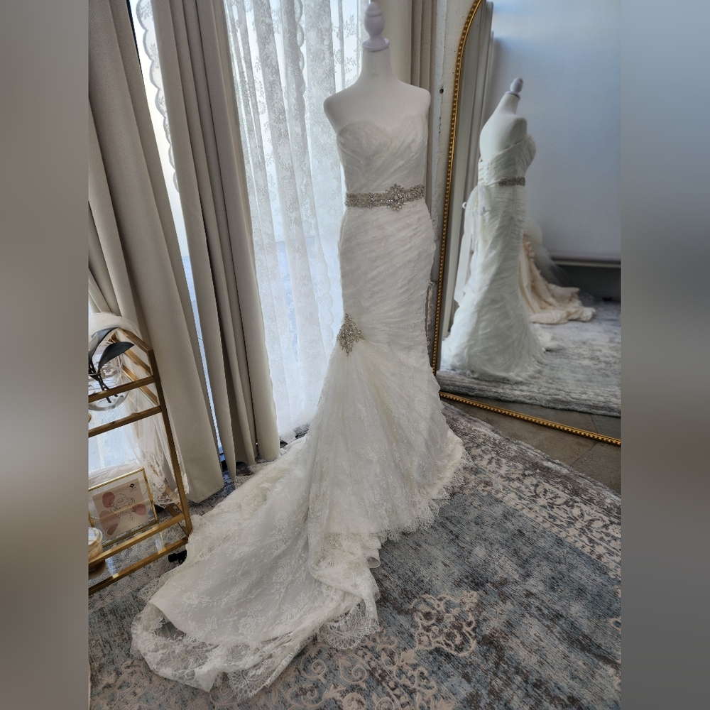 Maggie Sottero Arabella size 9 white wedding dress